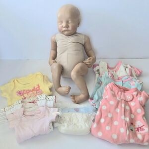 REALISTIC REBORN NEWBORN BABY DOLL WITH CLOTHES